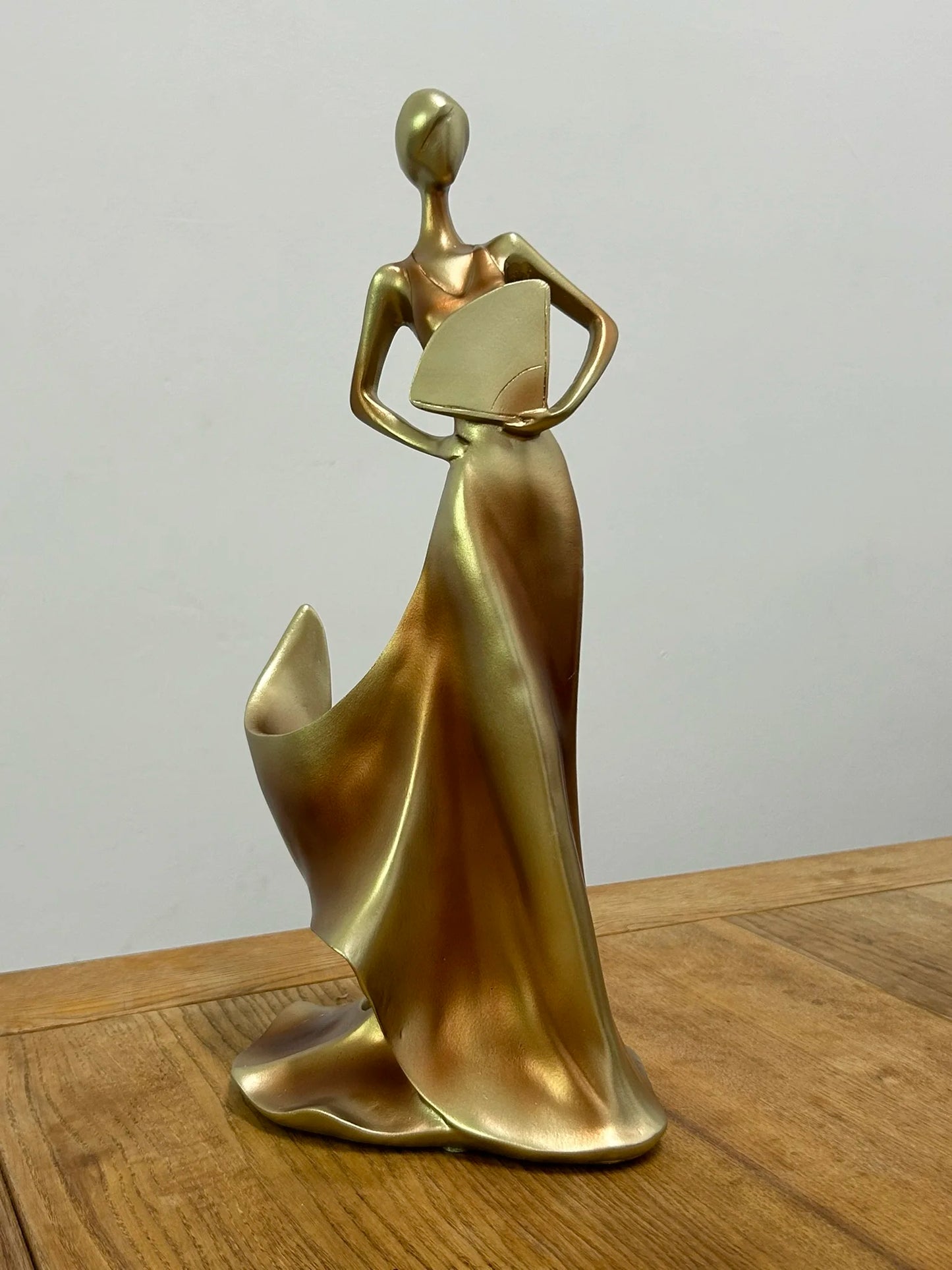 Women Skirt Wine Rack Crafts Statue, Luxurious Sculpture, Creative Figure Character Ornaments, Home Decor, Simple and Modern