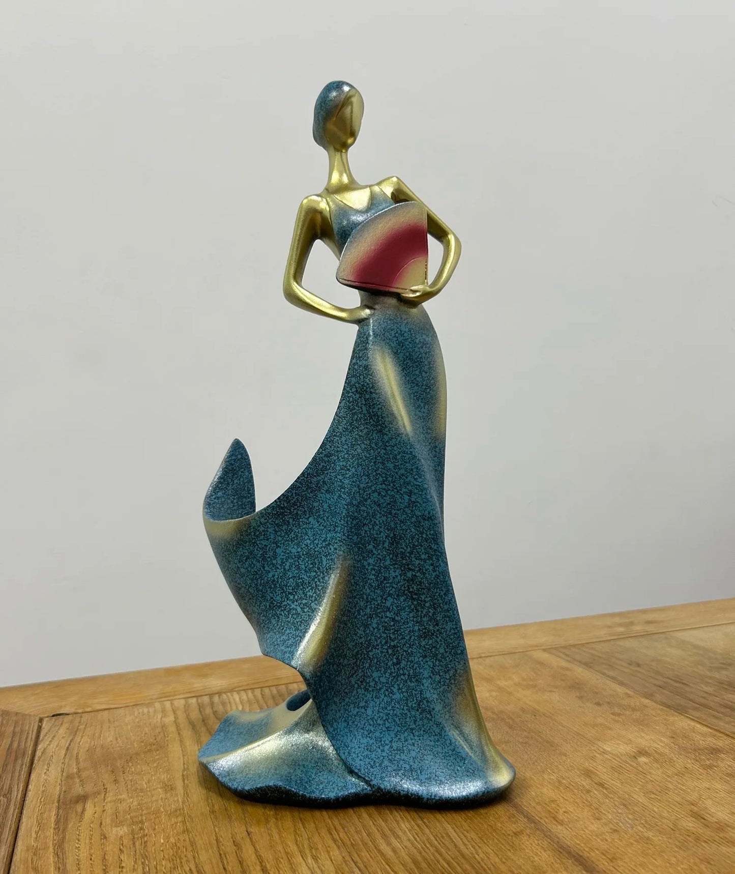 Women Skirt Wine Rack Crafts Statue, Luxurious Sculpture, Creative Figure Character Ornaments, Home Decor, Simple and Modern