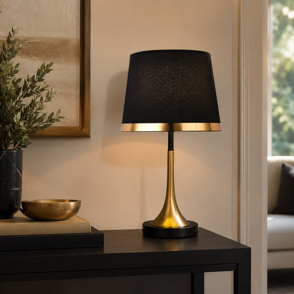 Modern bordslampa i svart och guld